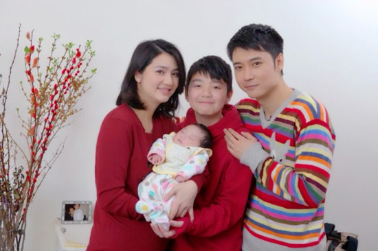 洪欣一家四口